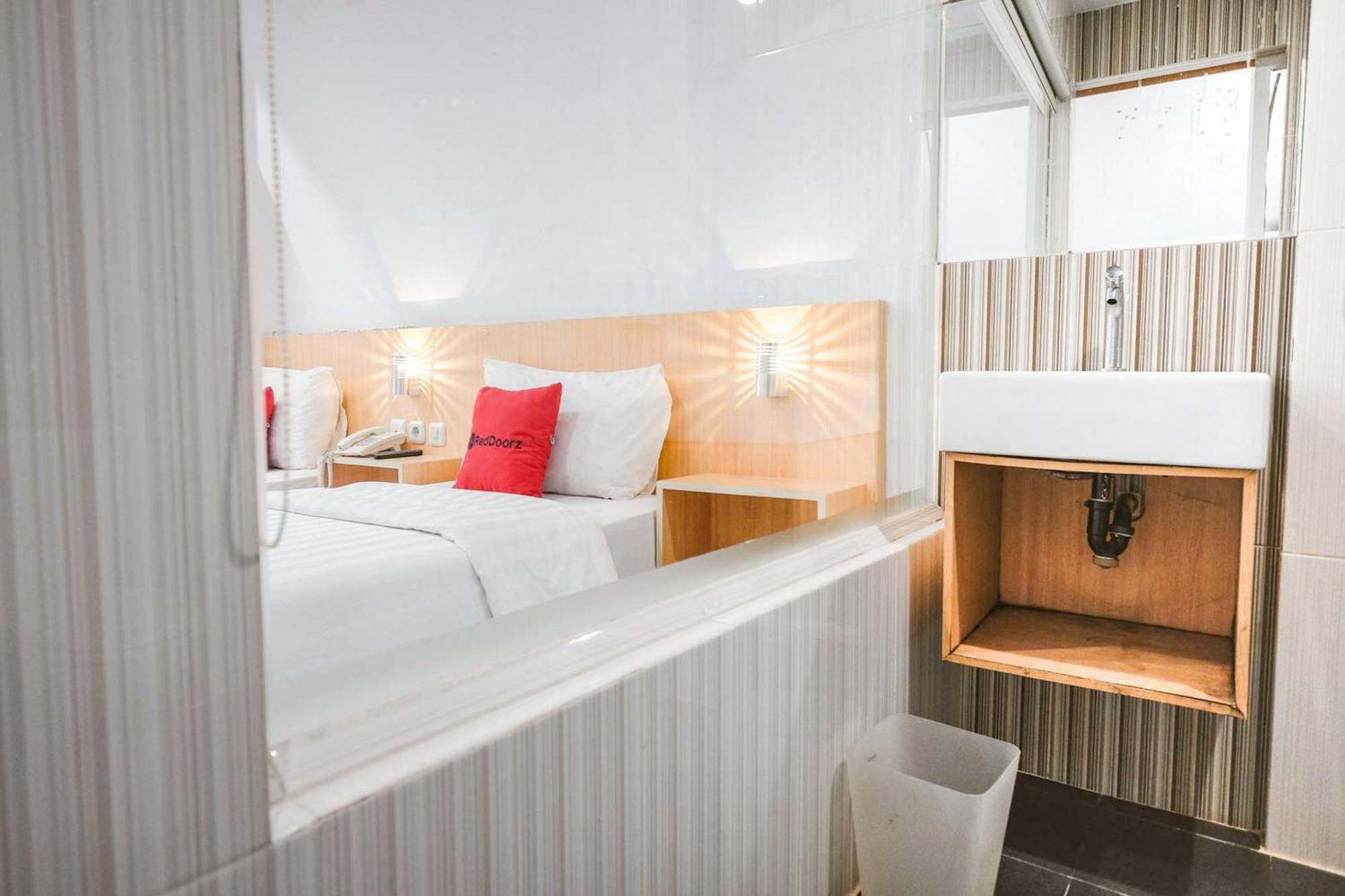 Reddoorz Premium At Hotel T-One Jambi Tanjungjohor 外观 照片