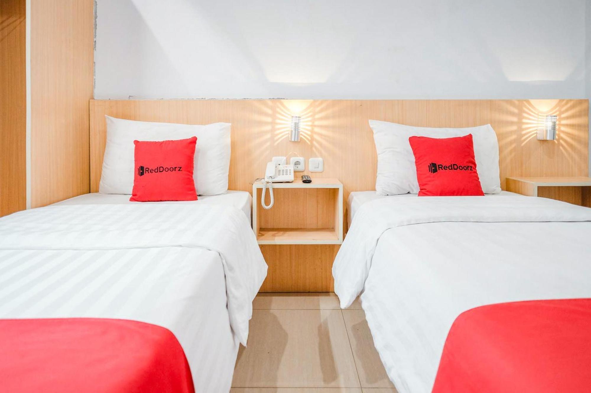 Reddoorz Premium At Hotel T-One Jambi Tanjungjohor 外观 照片